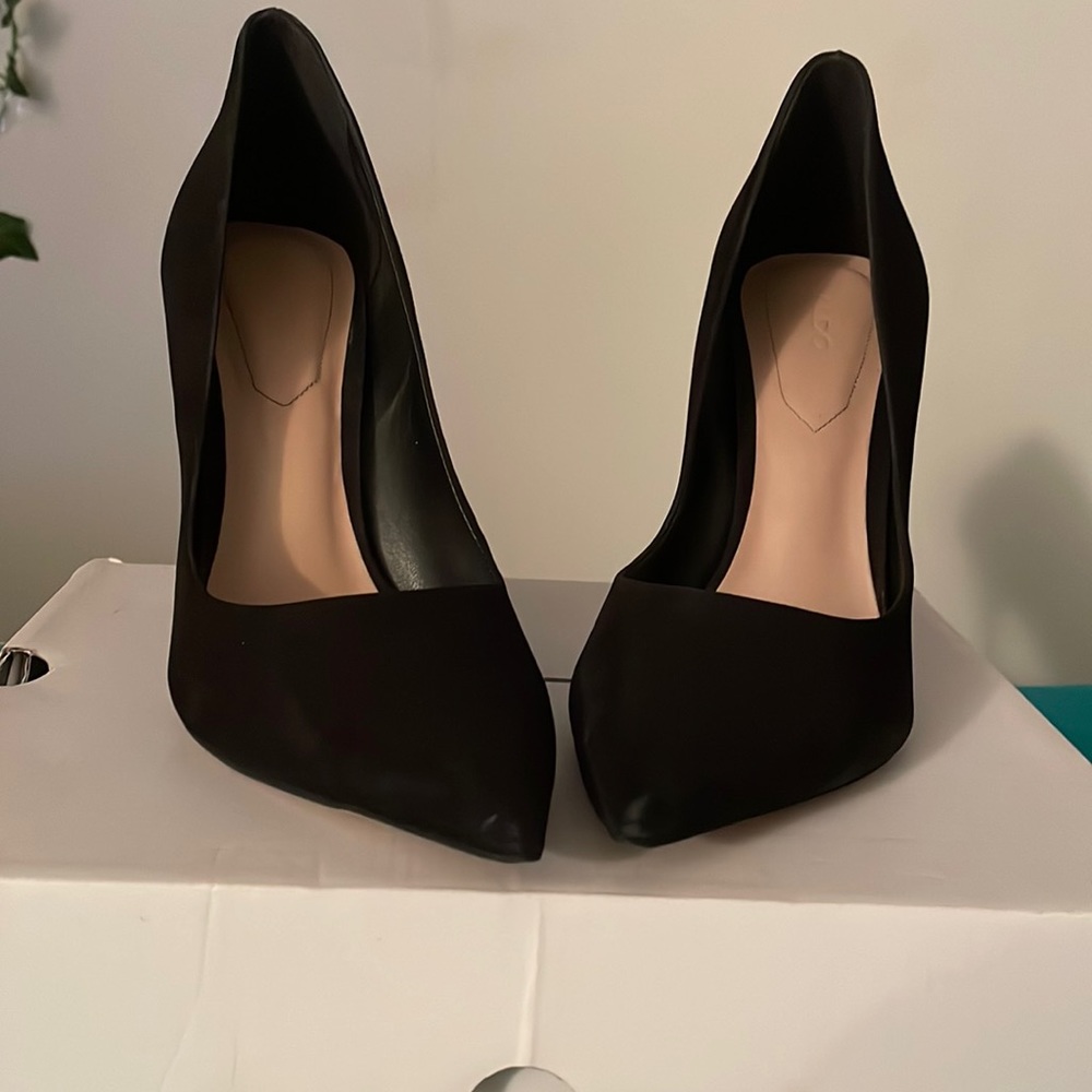 Black stiletto pumps